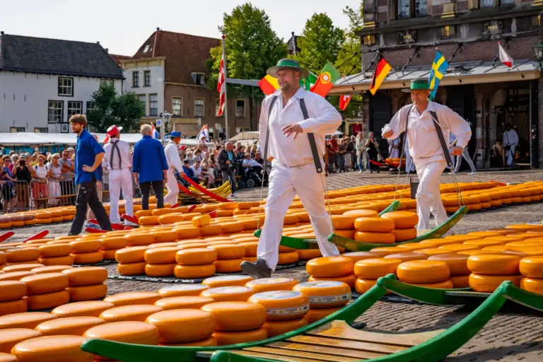 Kaasdragers op kaasmarkt Alkmaar