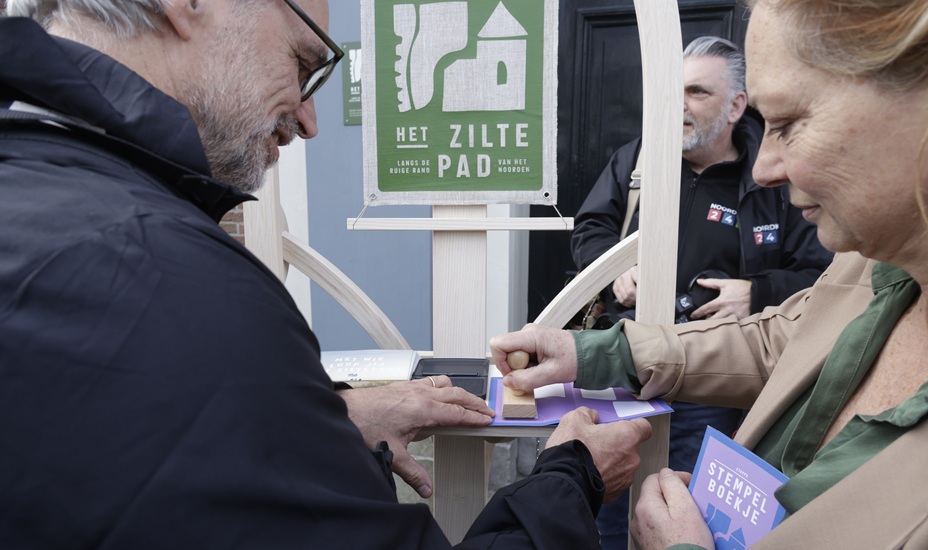 Opening Ziltepad Noord Holland - De eerste stempel wordt gezet in het Stempelboekje van het Zitepad